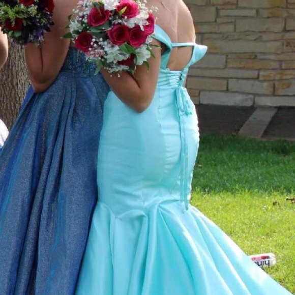 PROM DRESS - Picture 2 of 8